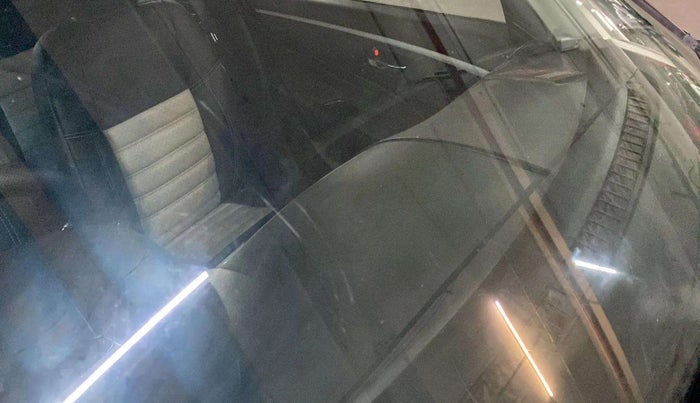 2014 Maruti Swift ZDI, Diesel, Manual, 96,215 km, Front windshield - Minor spot on windshield