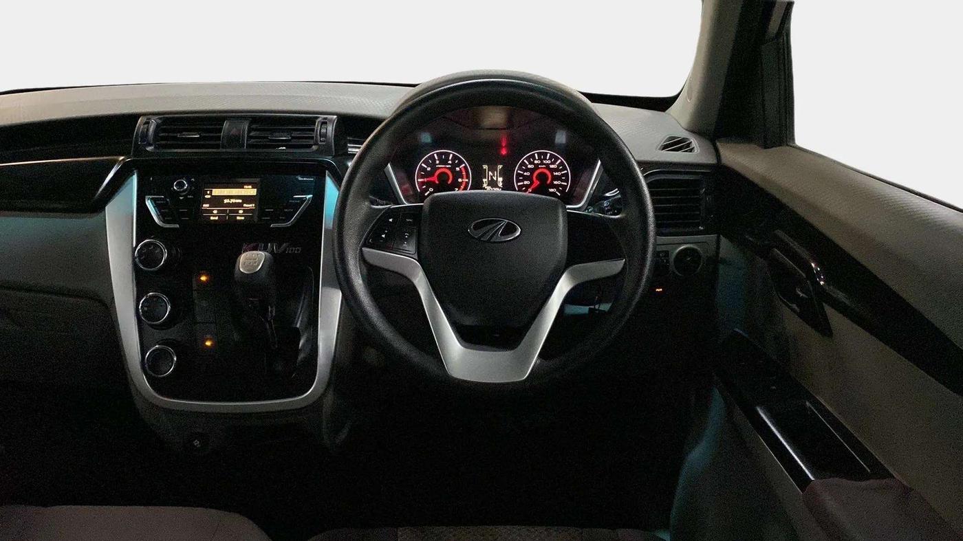 2017 Mahindra Kuv100 K8 D 6 STR, Diesel, Manual, 97,940 km, Steering Wheel Close Up