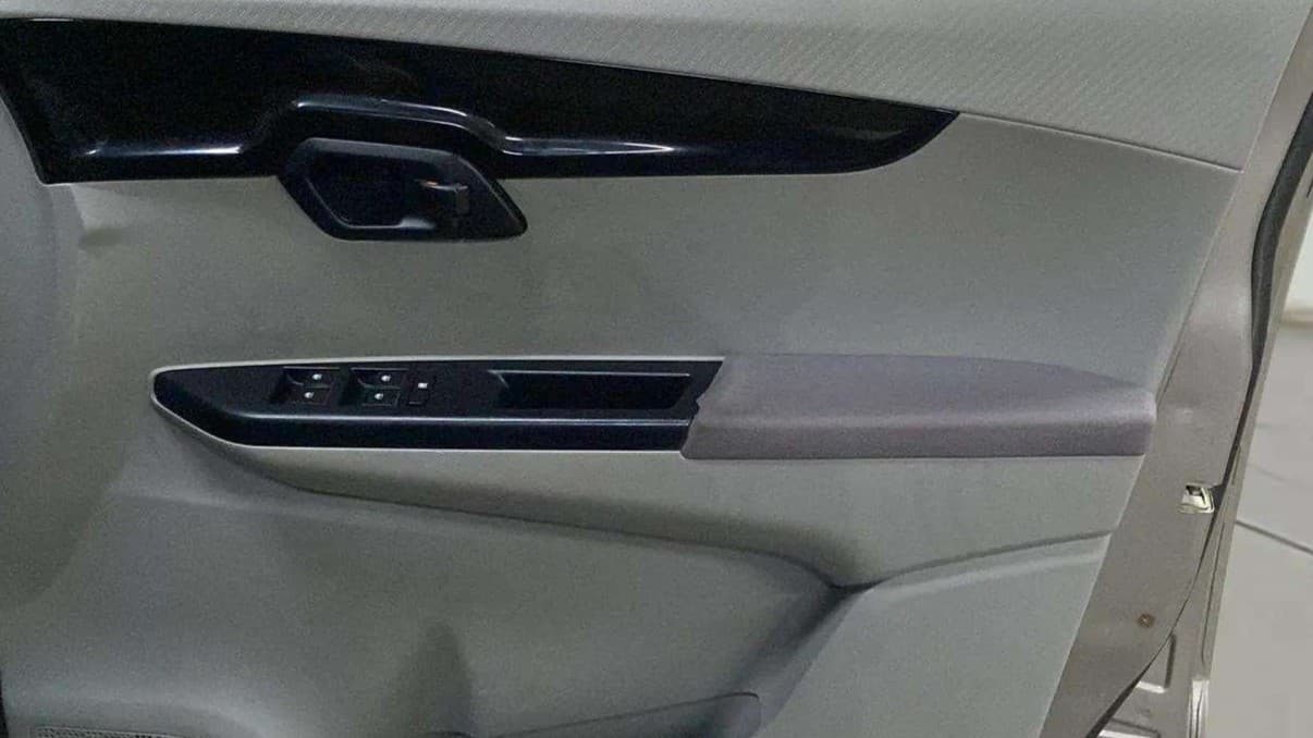 2017 Mahindra Kuv100 K8 D 6 STR, Diesel, Manual, 97,940 km, Driver Side Door Panels Control