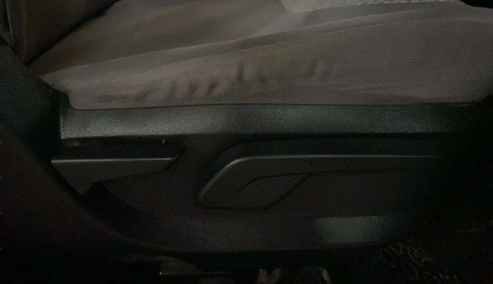 2017 Mahindra Kuv100 K8 D 6 STR, Diesel, Manual, 97,750 km, Driver Side Adjustment Panel