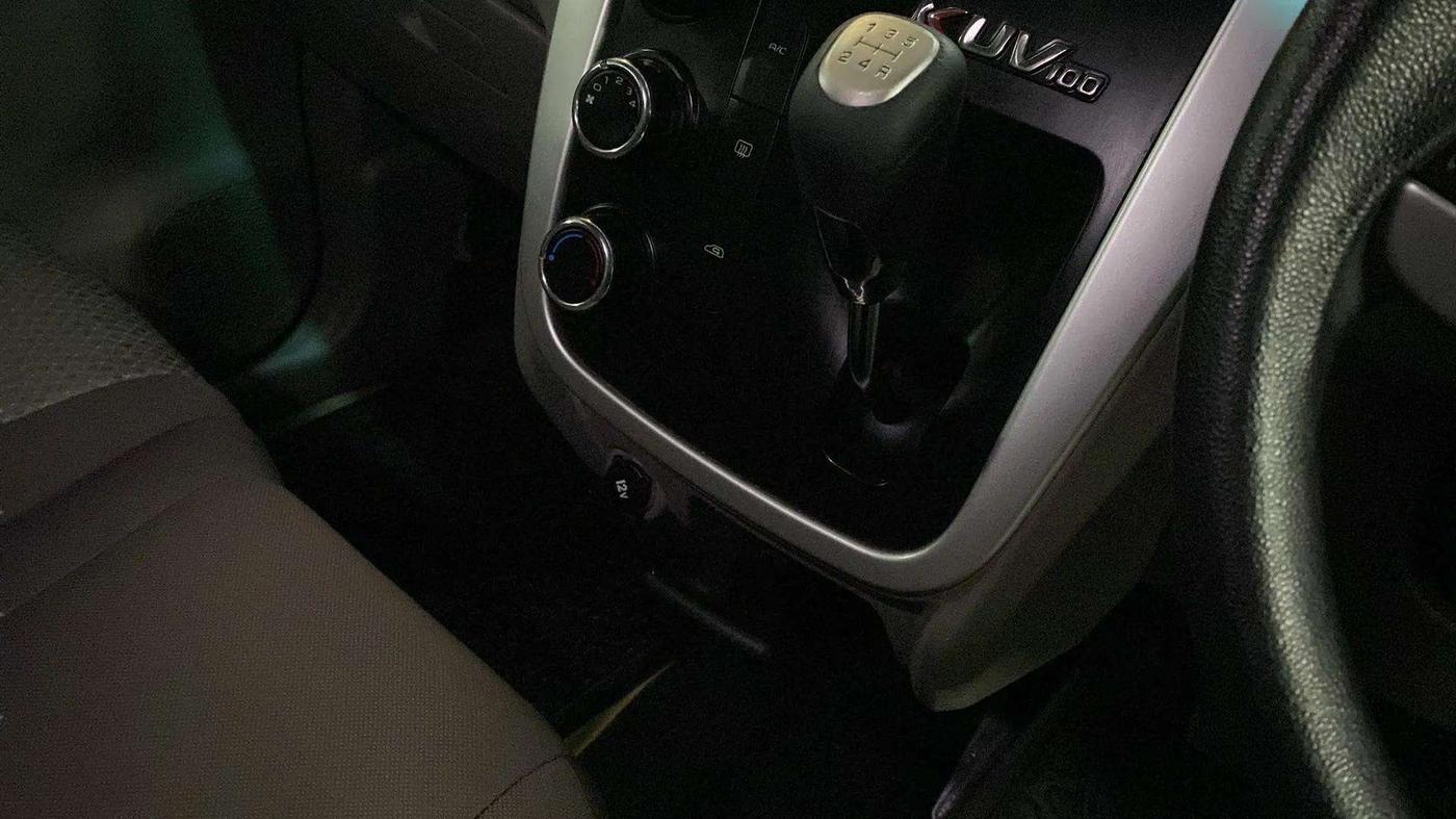 2017 Mahindra Kuv100 K8 D 6 STR, Diesel, Manual, 97,940 km, Gear Lever