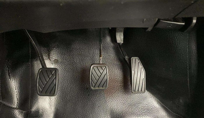 2023 Maruti XL6 ALPHA PLUS MT, Petrol, Manual, 63,972 km, Pedals