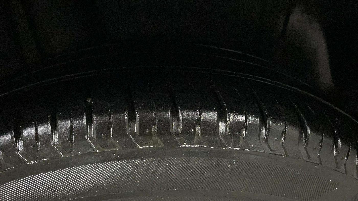 2020 Maruti Ertiga ZXI+ SHVS, Petrol, Manual, 41,006 km, Left Rear Tyre Tread
