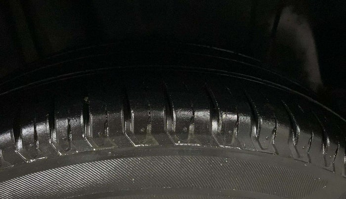 2020 Maruti Ertiga ZXI+ SHVS, Petrol, Manual, 40,871 km, Left Rear Tyre Tread