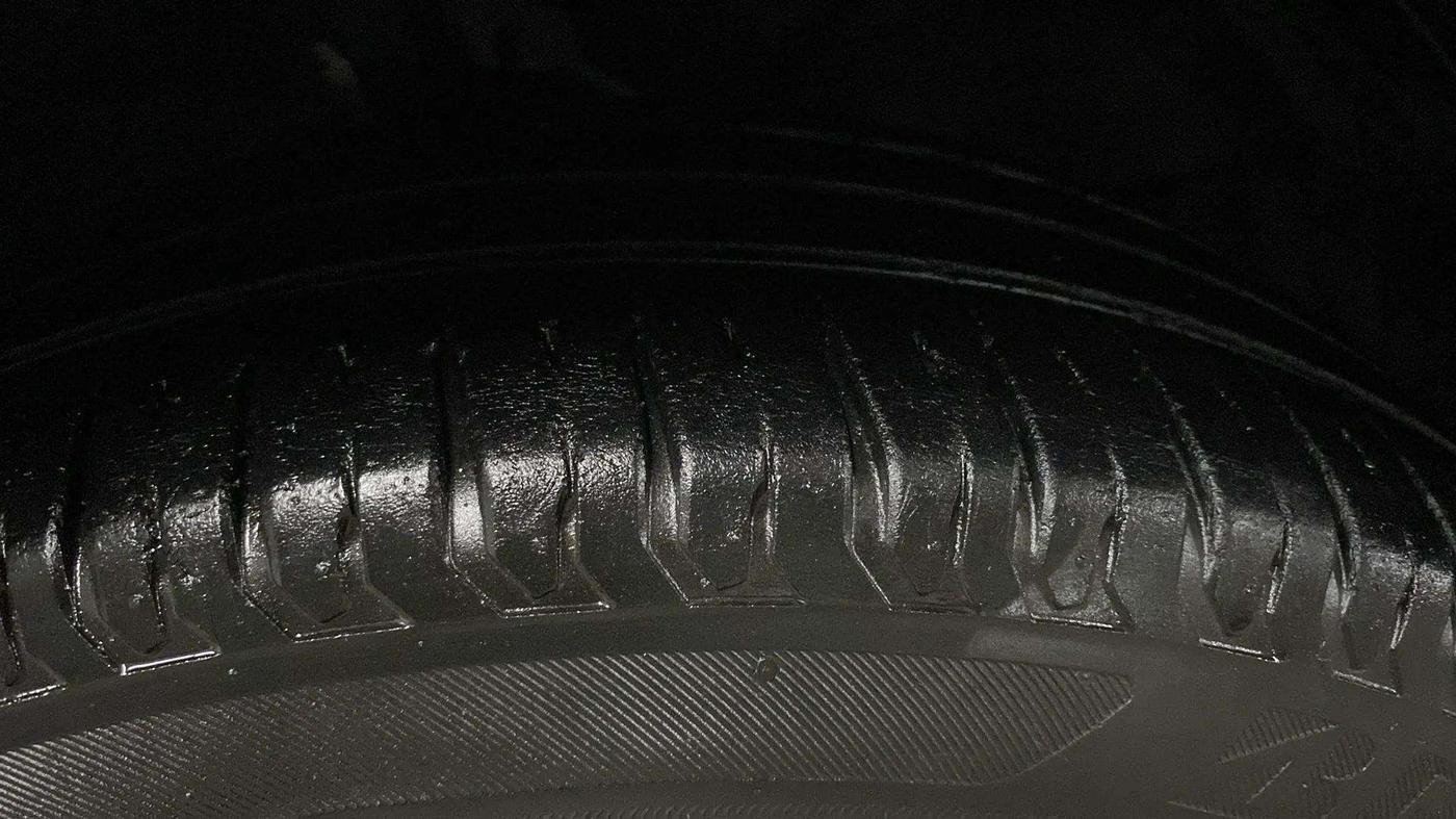 2020 Maruti Ertiga ZXI+ SHVS, Petrol, Manual, 41,006 km, Left Front Tyre Tread