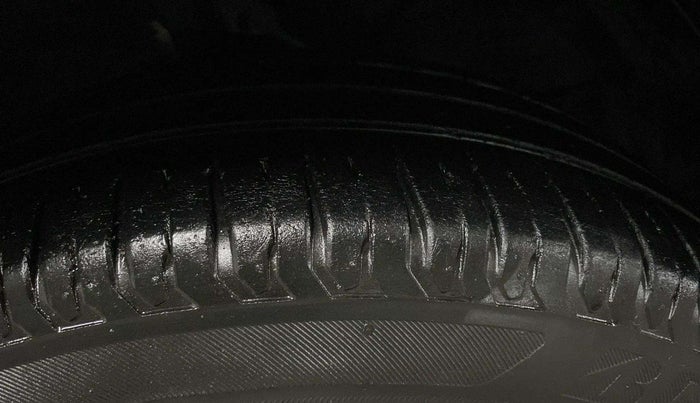 2020 Maruti Ertiga ZXI+ SHVS, Petrol, Manual, 40,871 km, Left Front Tyre Tread