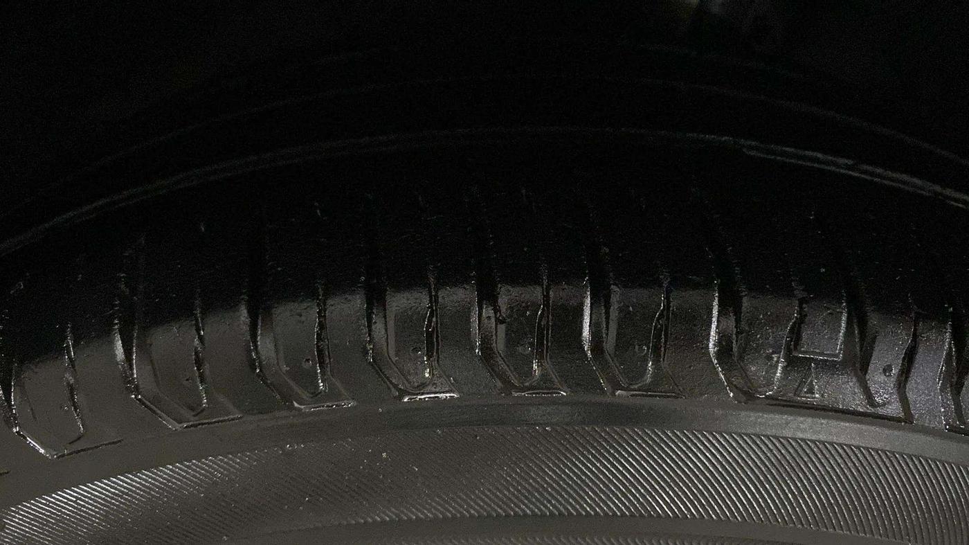2020 Maruti Ertiga ZXI+ SHVS, Petrol, Manual, 41,006 km, Right Front Tyre Tread
