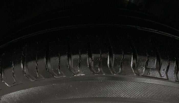 2020 Maruti Ertiga ZXI+ SHVS, Petrol, Manual, 40,871 km, Right Front Tyre Tread