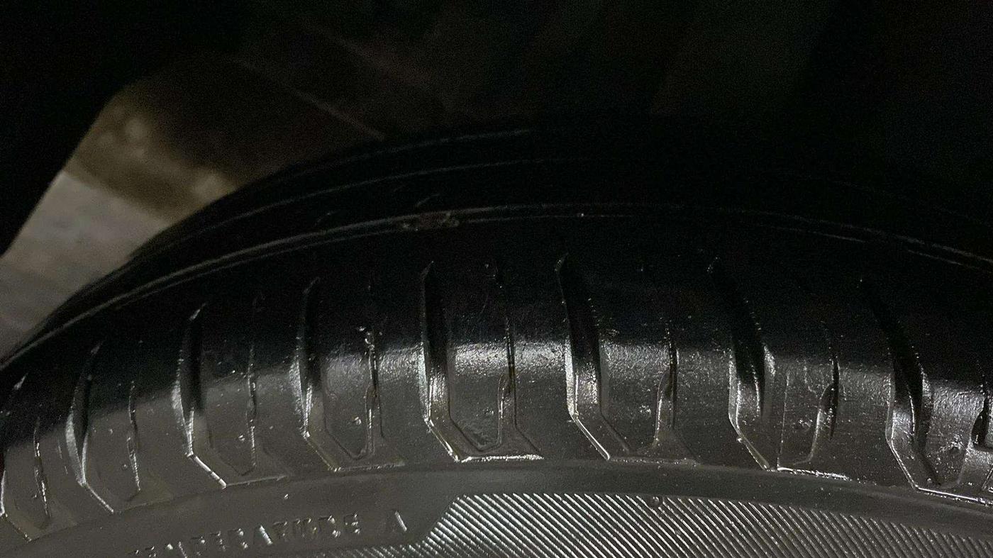 2020 Maruti Ertiga ZXI+ SHVS, Petrol, Manual, 41,006 km, Right Rear Tyre Tread
