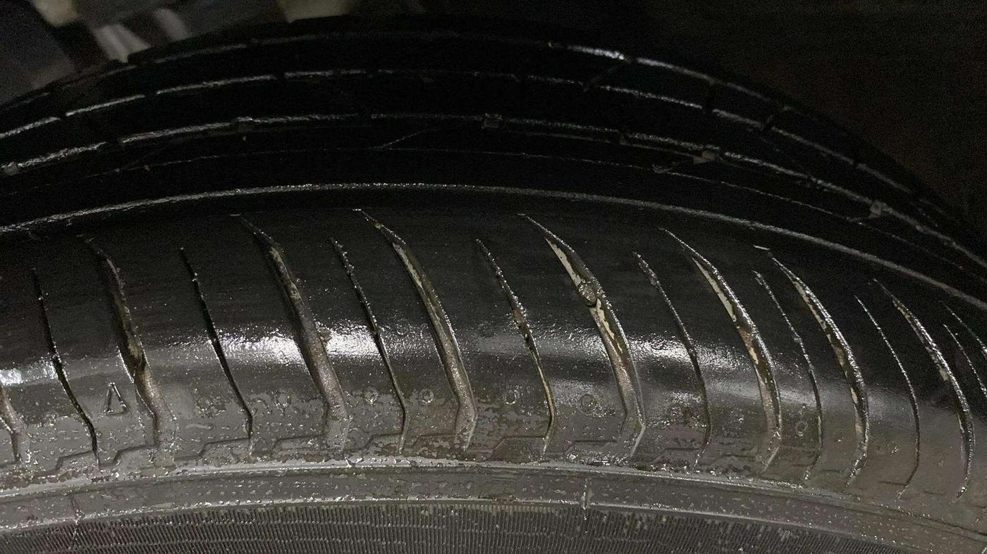 2023 Renault Kiger RXZ AMT, Petrol, Automatic, 5,431 km, Right Front Tyre Tread