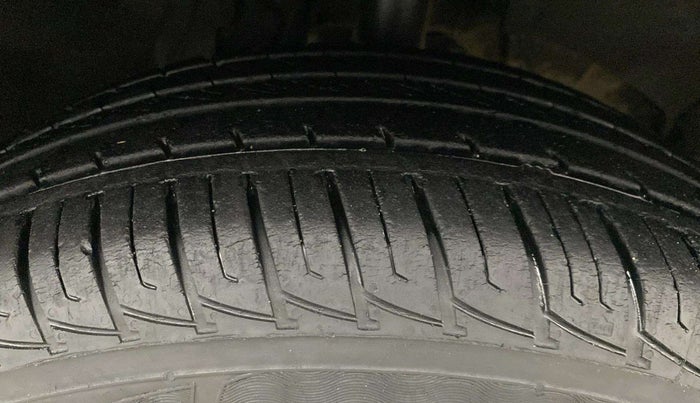 2017 Renault Duster RXS CVT, Petrol, Automatic, 24,821 km, Right Front Tyre Tread