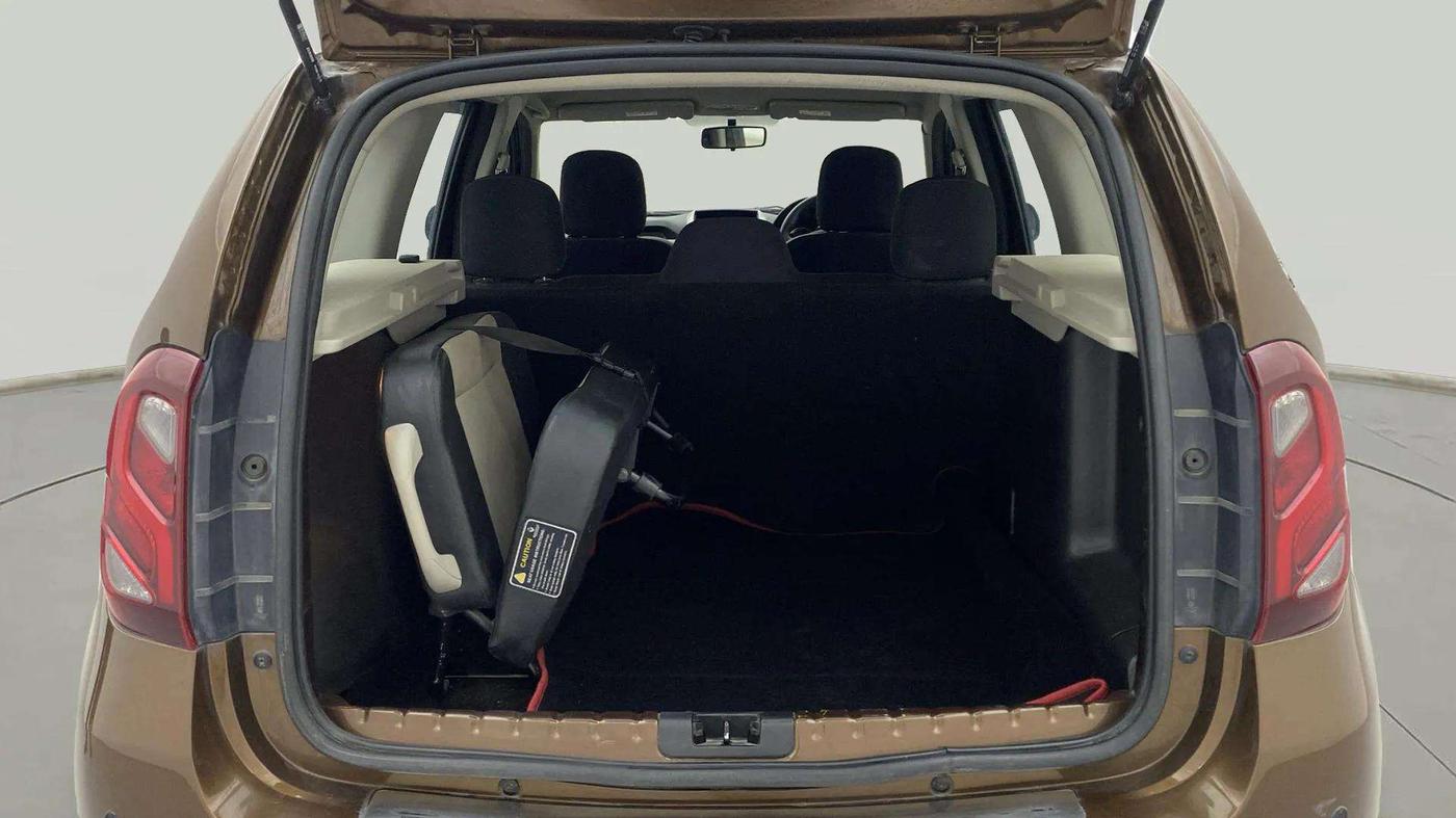 2017 Renault Duster RXS CVT, Petrol, Automatic, 24,821 km, Boot Inside