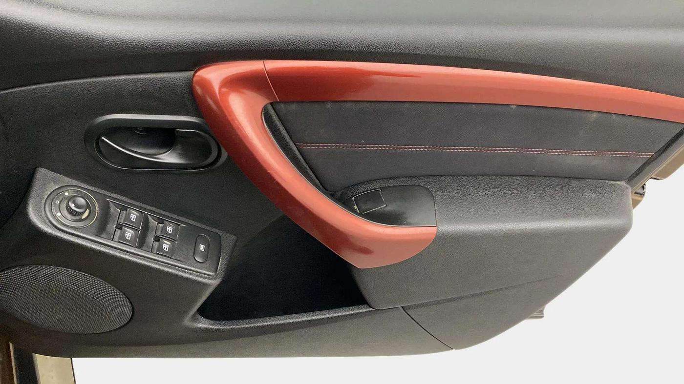 2017 Renault Duster RXS CVT, Petrol, Automatic, 24,821 km, Driver Side Door Panels Control