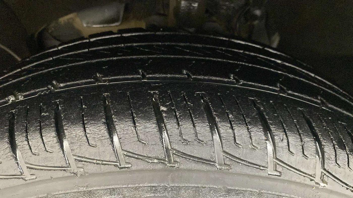 2017 Renault Duster RXS CVT, Petrol, Automatic, 24,821 km, Left Front Tyre Tread