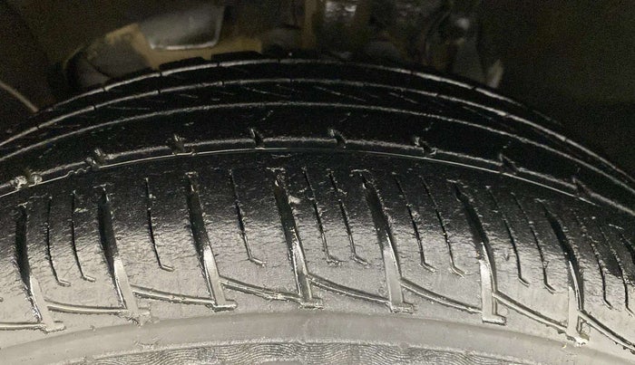 2017 Renault Duster RXS CVT, Petrol, Automatic, 24,821 km, Left Front Tyre Tread