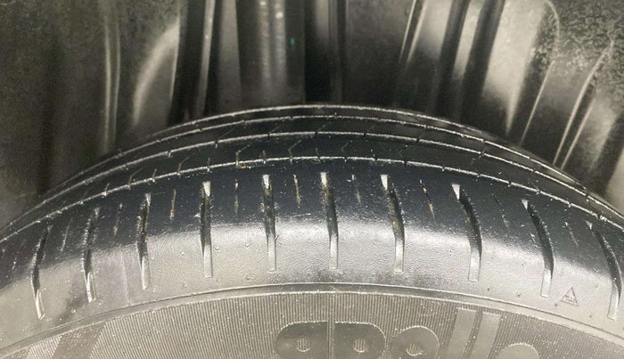 2022 Maruti Baleno ZETA PETROL 1.2, Petrol, Manual, 27,999 km, Right Rear Tyre Tread