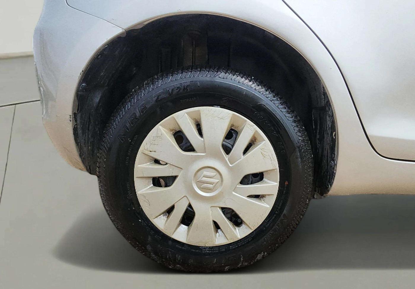 2012 Maruti Swift VXI, Petrol, Manual, 95,786 km, Right Rear Wheel