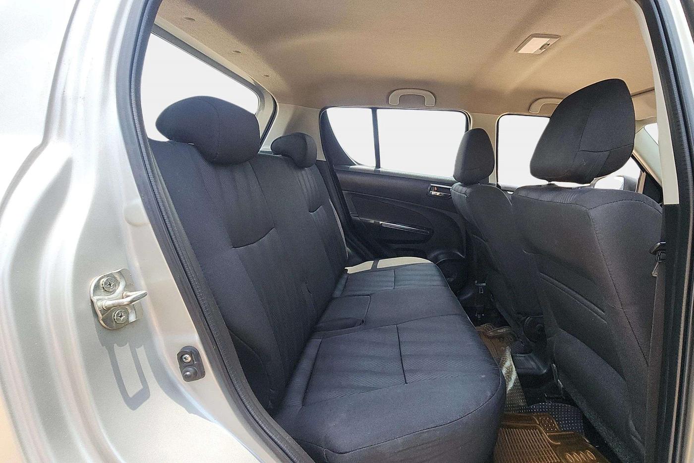 2012 Maruti Swift VXI, Petrol, Manual, 95,786 km, Right Side Rear Door Cabin