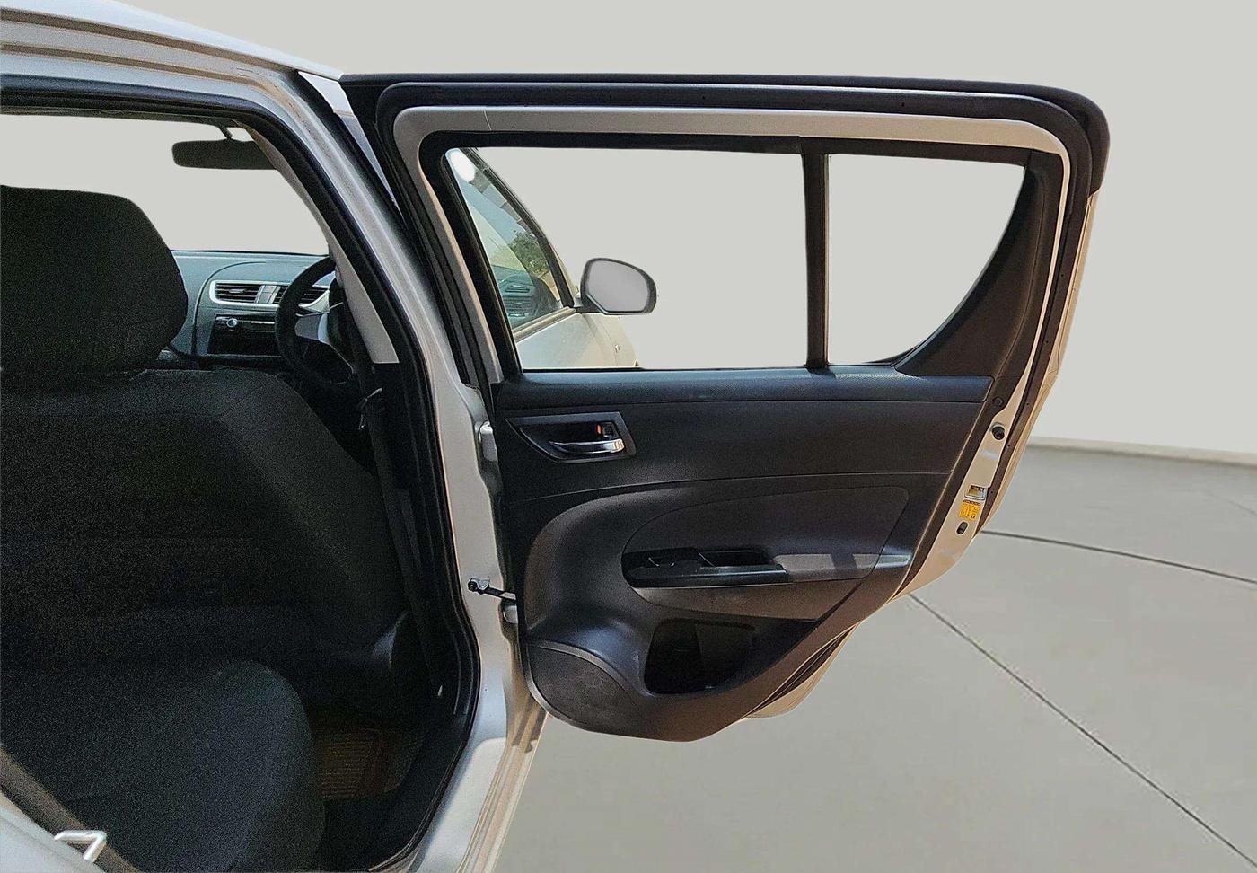 2012 Maruti Swift VXI, Petrol, Manual, 95,786 km, RHS Rear Door
