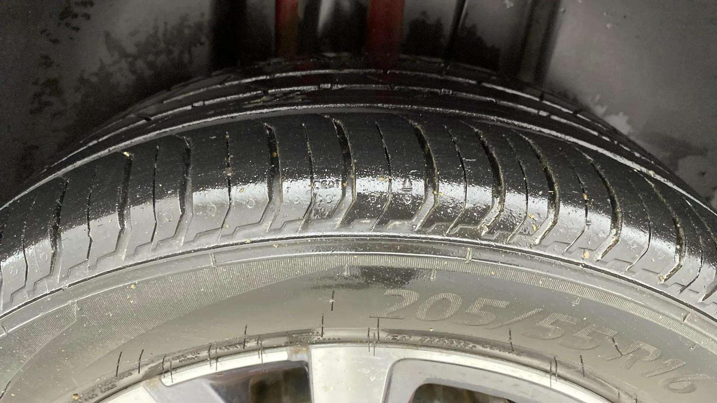 2022 Skoda SLAVIA STYLE 1.0L TSI AT, Petrol, Automatic, 13,547 km, Right Rear Tyre Tread