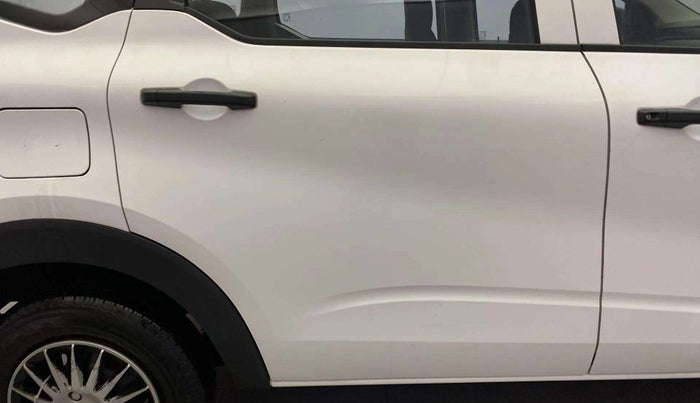 2022 Renault TRIBER RXE MT, Petrol, Manual, 18,812 km, Right rear door - Minor scratches