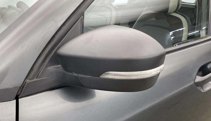 2022 Tata PUNCH PURE MT, Petrol, Manual, 80,561 km, Left rear-view mirror - Indicator light has minor damage