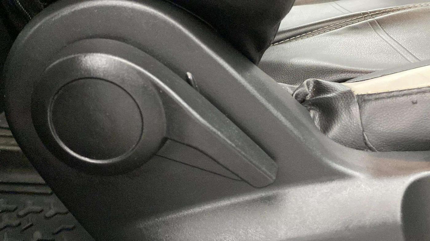 2022 Tata PUNCH PURE MT, Petrol, Manual, 80,561 km, Driver Side Adjustment Panel