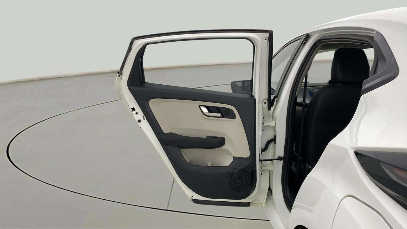 2023 Tata ALTROZ XZ DIESEL, Diesel, Manual, 55,294 km, LHS Rear Door