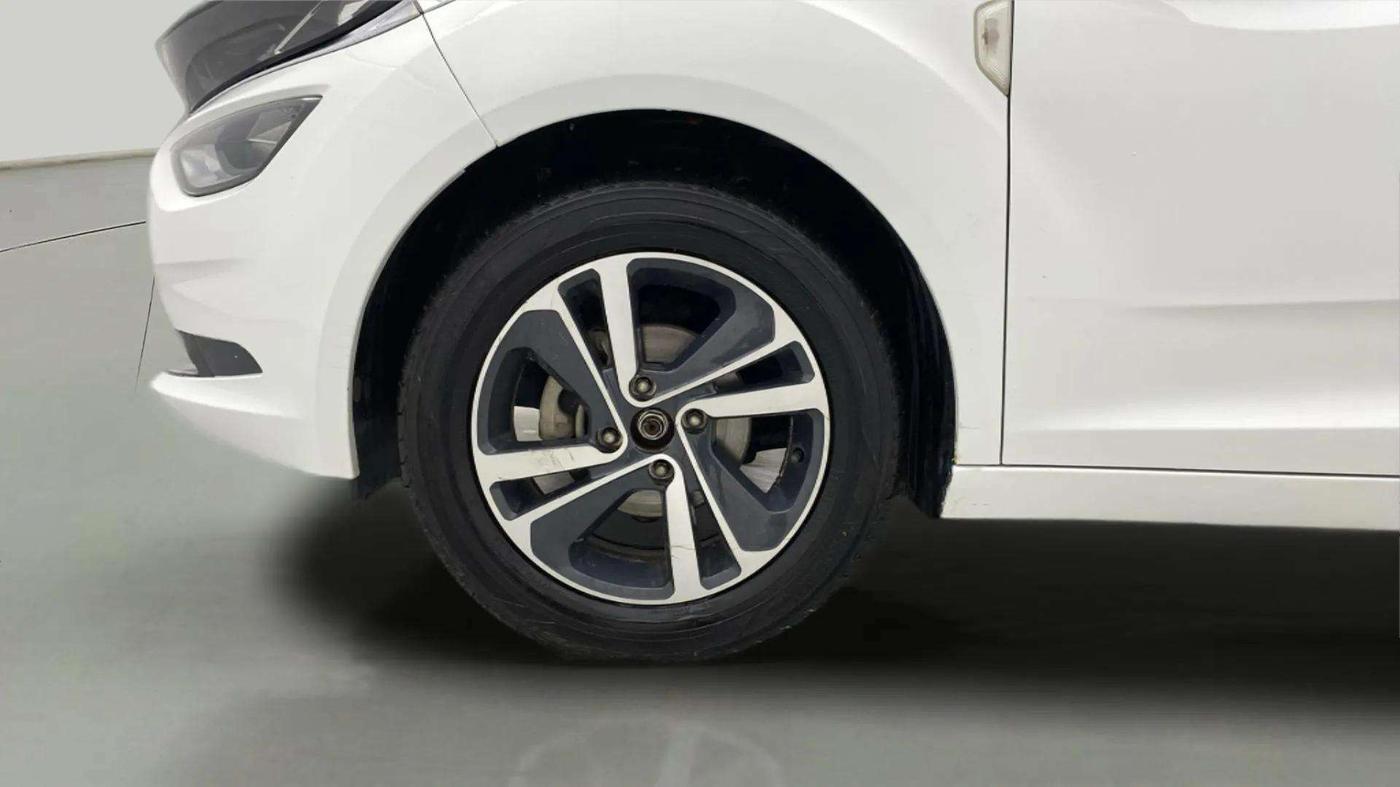 2023 Tata ALTROZ XZ DIESEL, Diesel, Manual, 55,294 km, Left Front Wheel