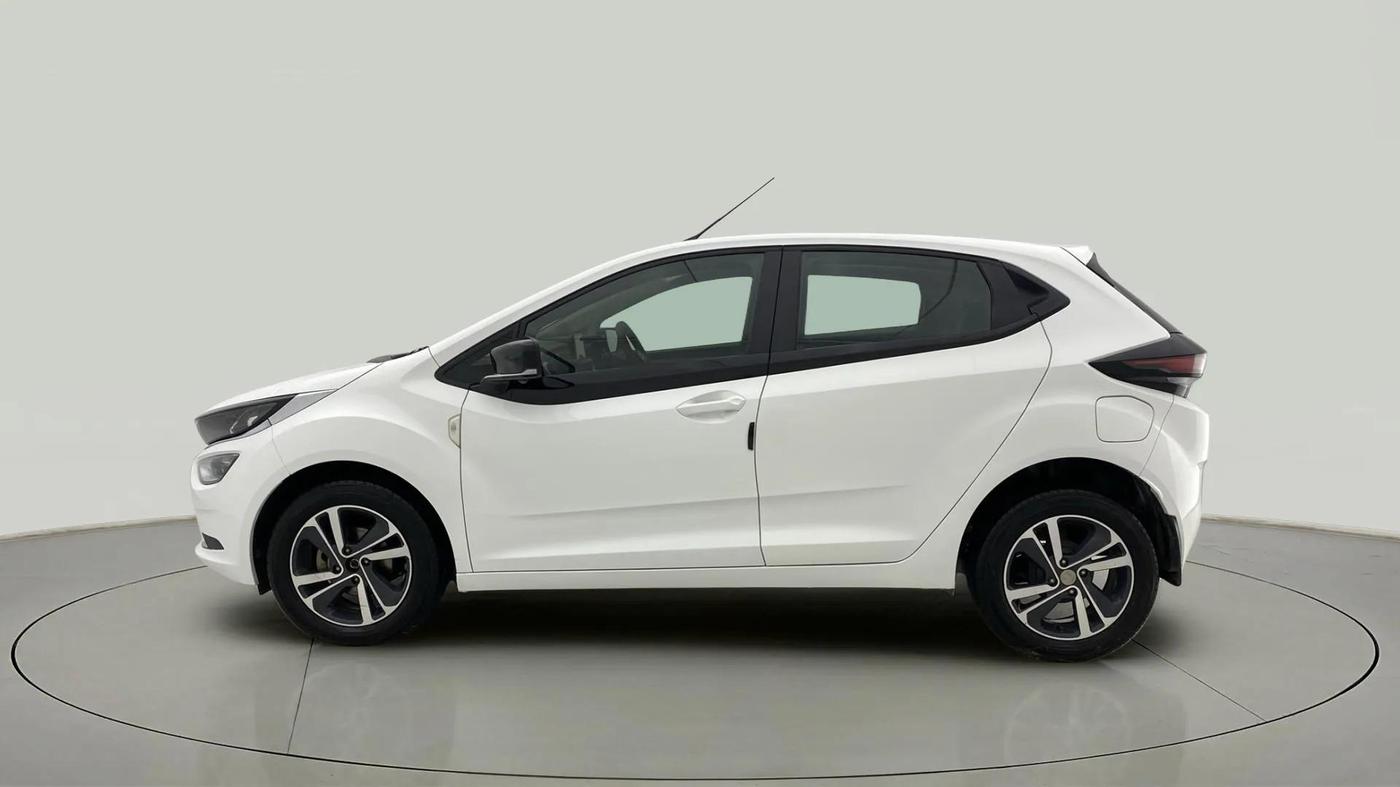 2023 Tata ALTROZ XZ DIESEL, Diesel, Manual, 55,294 km, Left Side