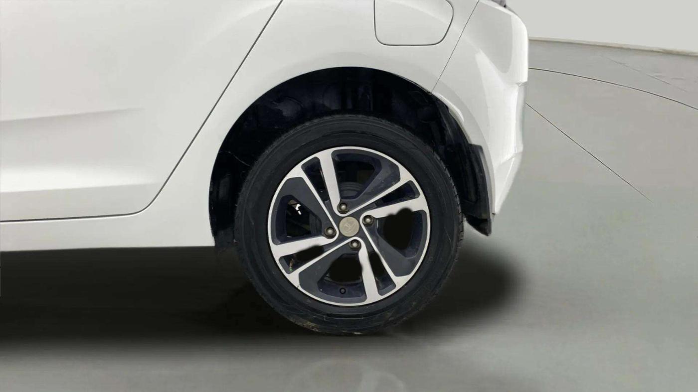 2023 Tata ALTROZ XZ DIESEL, Diesel, Manual, 55,294 km, Left Rear Wheel