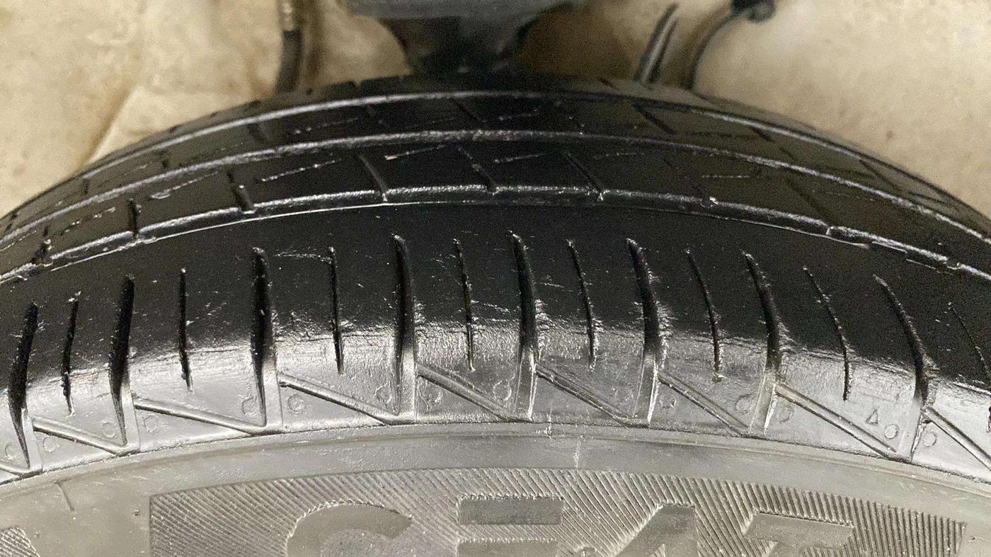 2022 Maruti Alto VXI, Petrol, Manual, 21,437 km, Left Front Tyre Tread