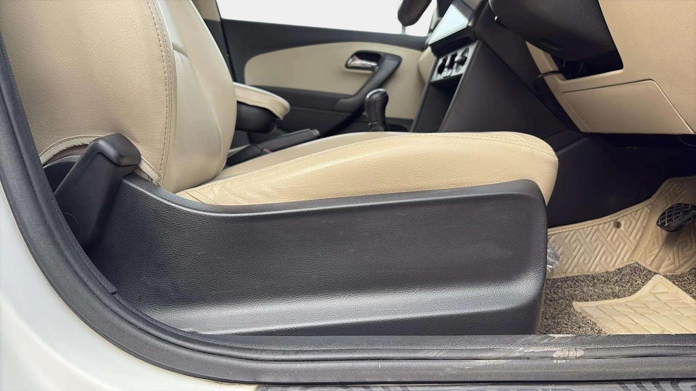 2020 Skoda Rapid 1.5 TDI CR ACTIVE, Diesel, Manual, 90,022 km, Driver Side Adjustment Panel
