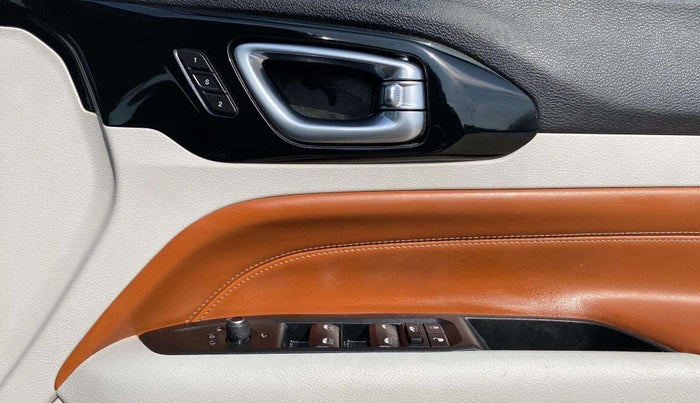 2022 Jeep Compass LIMITED (O) 1.4 PETROL DCT, Petrol, Automatic, 44,999 km, Driver Side Door Panels Control