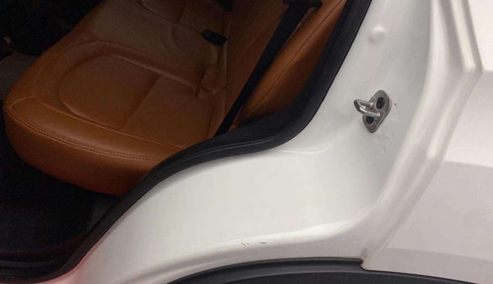 2021 Tata Harrier XE 2.0L KRYOTEC, Diesel, Manual, 28,306 km, Left C pillar - Minor scratches