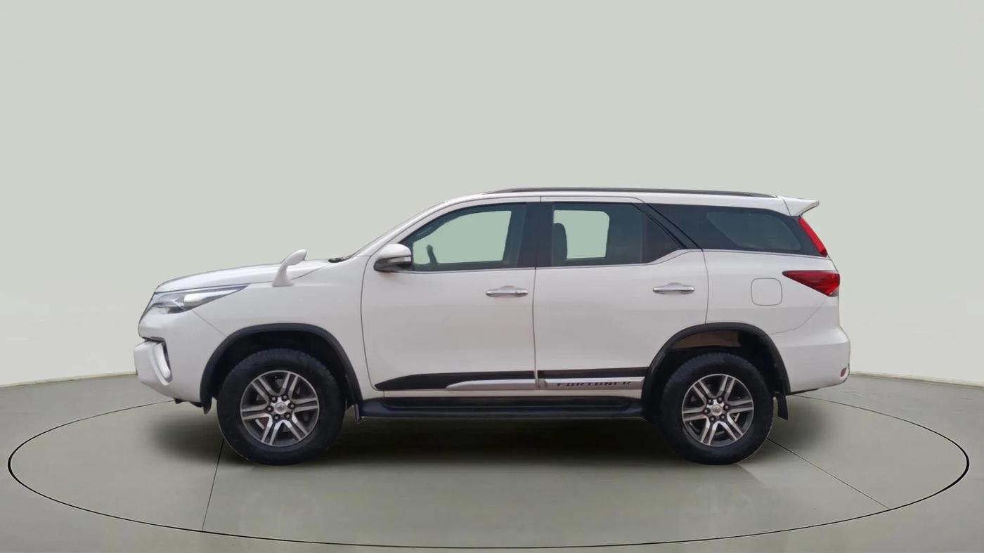 2017 Toyota Fortuner 2.8 4X2 AT, Diesel, Automatic, 91,162 km, Left Side