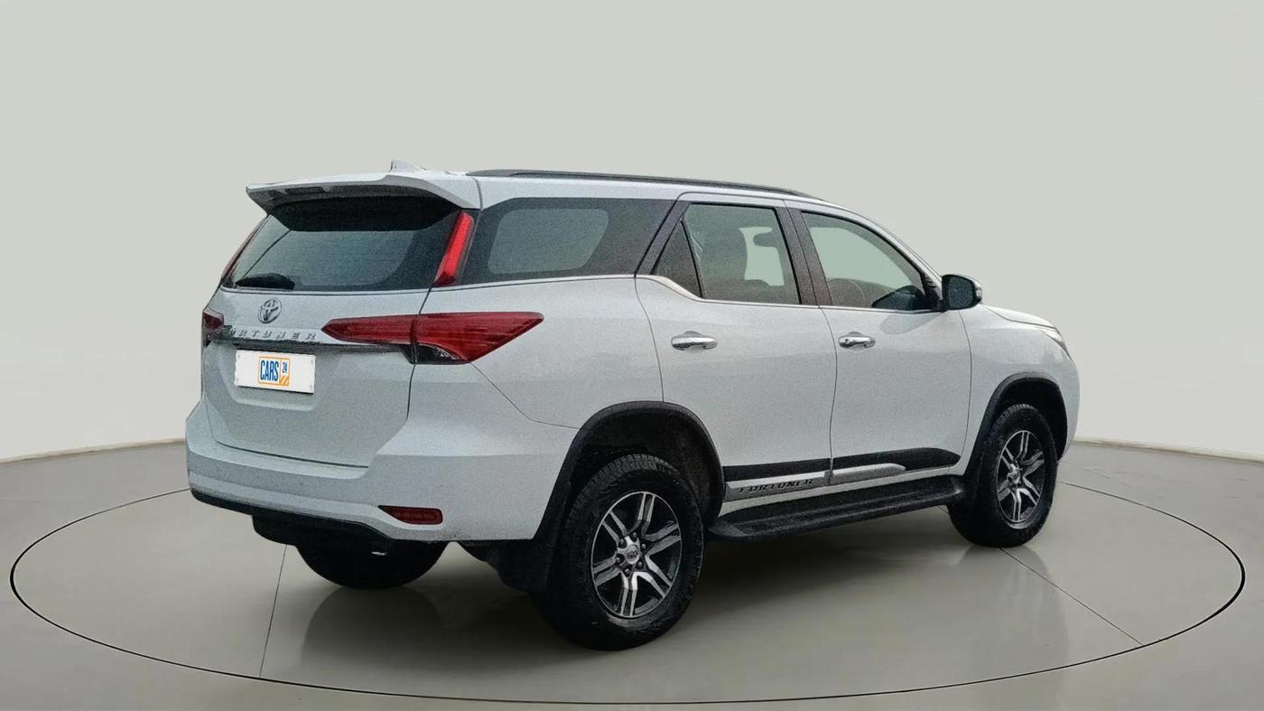 2017 Toyota Fortuner 2.8 4X2 AT, Diesel, Automatic, 91,162 km, Right Back Diagonal