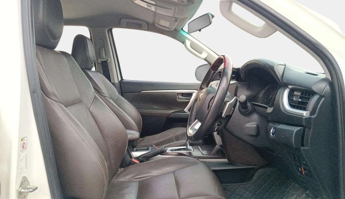 2017 Toyota Fortuner 2.8 4X2 AT, Diesel, Automatic, 90,909 km, Right Side Front Door Cabin