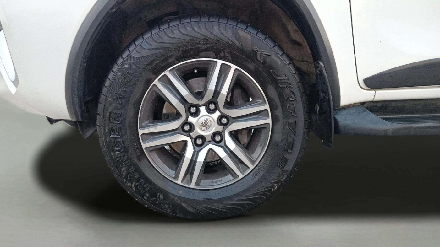 2017 Toyota Fortuner 2.8 4X2 AT, Diesel, Automatic, 91,162 km, Left Front Wheel