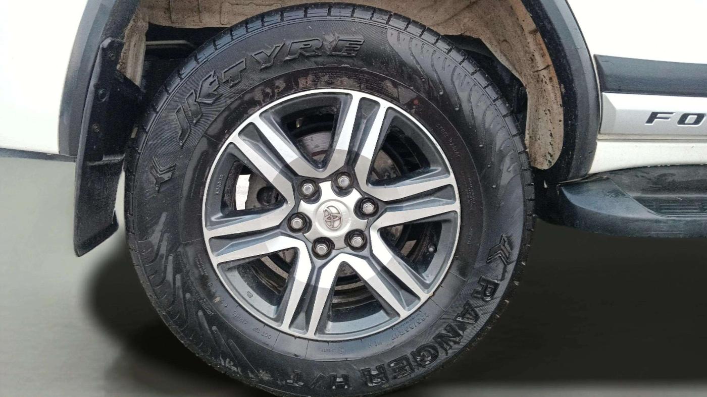 2017 Toyota Fortuner 2.8 4X2 AT, Diesel, Automatic, 91,162 km, Right Rear Wheel