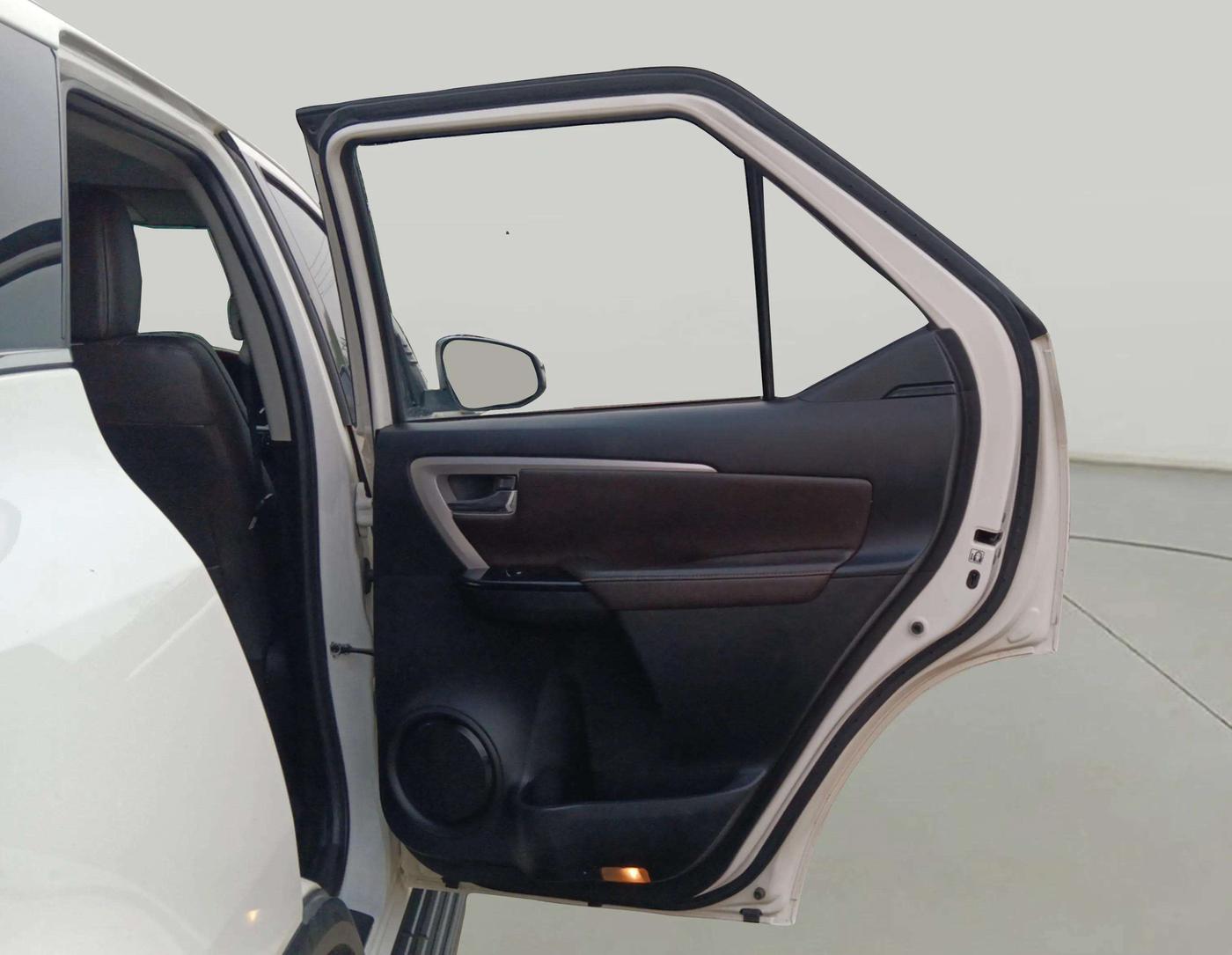 2017 Toyota Fortuner 2.8 4X2 AT, Diesel, Automatic, 91,162 km, RHS Rear Door