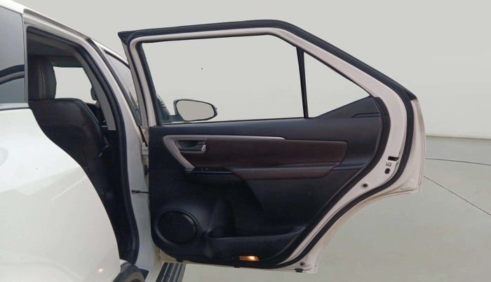 2017 Toyota Fortuner 2.8 4X2 AT, Diesel, Automatic, 90,909 km, RHS Rear Door