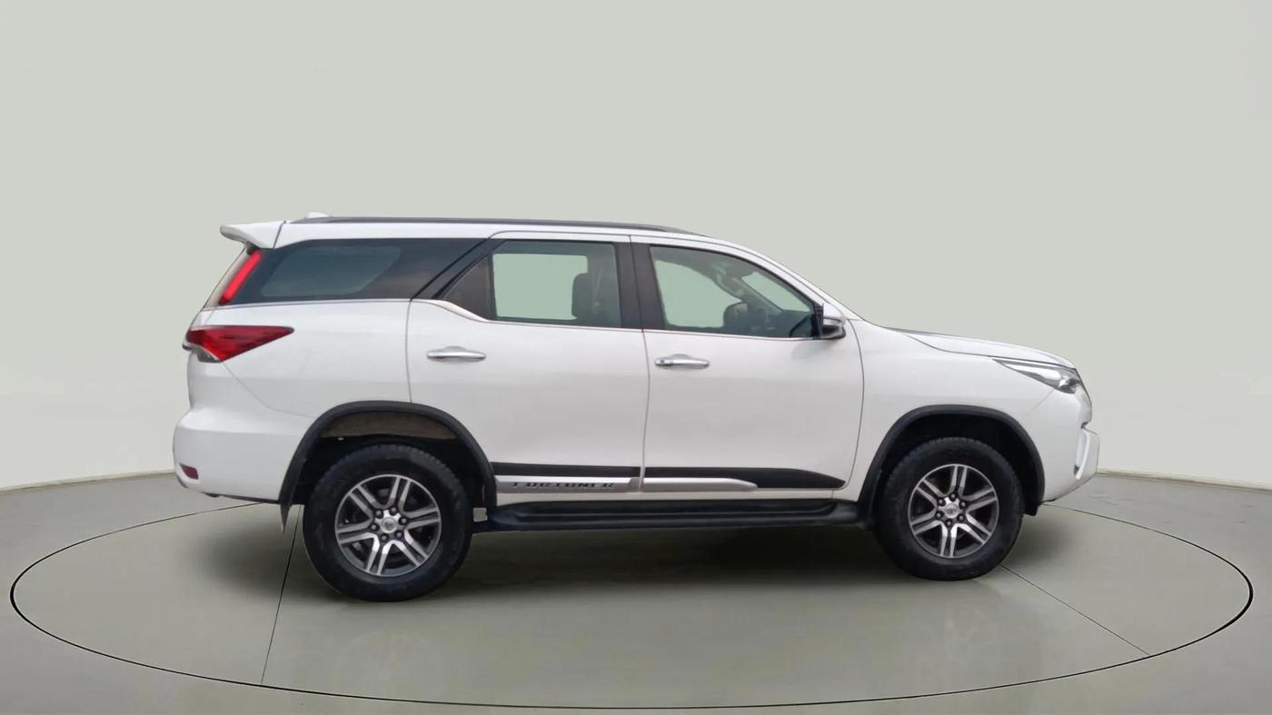 2017 Toyota Fortuner 2.8 4X2 AT, Diesel, Automatic, 91,162 km, Right Side View