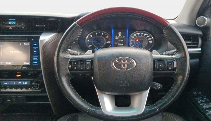 2017 Toyota Fortuner 2.8 4X2 AT, Diesel, Automatic, 90,909 km, Steering Wheel Close Up