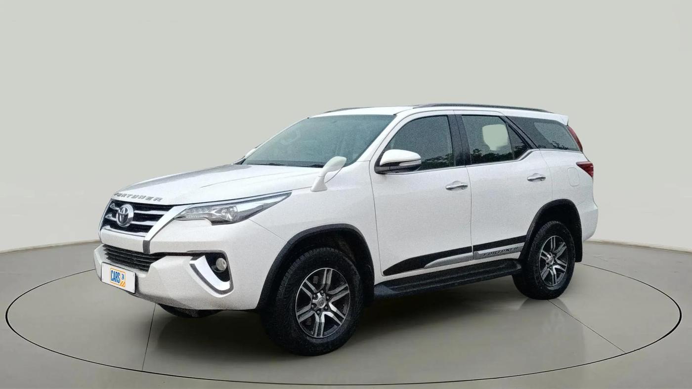 2017 Toyota Fortuner 2.8 4X2 AT, Diesel, Automatic, 91,162 km, Left Front Diagonal