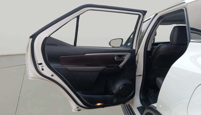 2017 Toyota Fortuner 2.8 4X2 AT, Diesel, Automatic, 90,909 km, LHS Front Door