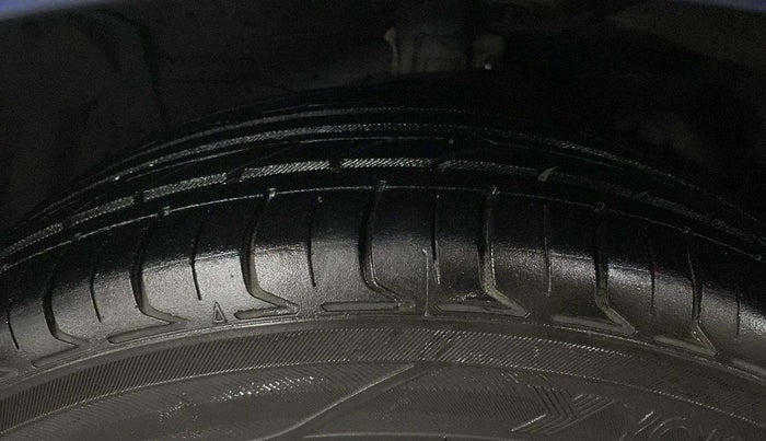 2018 Maruti Ciaz DELTA AT 1.5 SHVS PETROL, Petrol, Automatic, 76,907 km, Left Front Tyre Tread