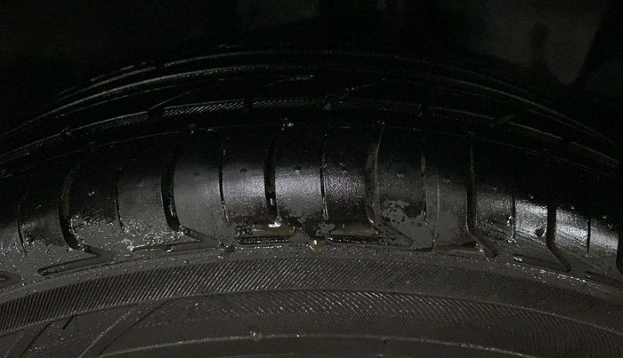 2018 Maruti Ciaz DELTA AT 1.5 SHVS PETROL, Petrol, Automatic, 76,907 km, Left Rear Tyre Tread