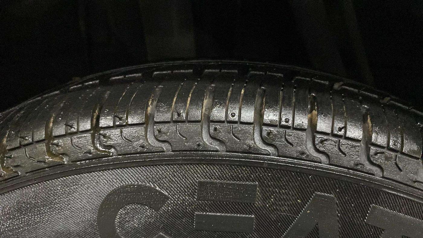 2016 Renault Kwid RXT 1.0, Petrol, Manual, 37,005 km, Right Rear Tyre Tread