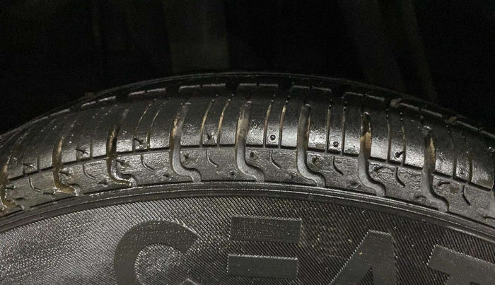 2016 Renault Kwid RXT 1.0, Petrol, Manual, 36,969 km, Right Rear Tyre Tread